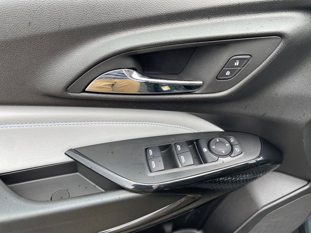 Used 2025 Chevrolet Trax LT FWD image 15