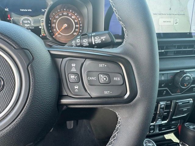 Used 2025 Jeep Wrangler Unlimited Rubicon AWD/4WD image 16