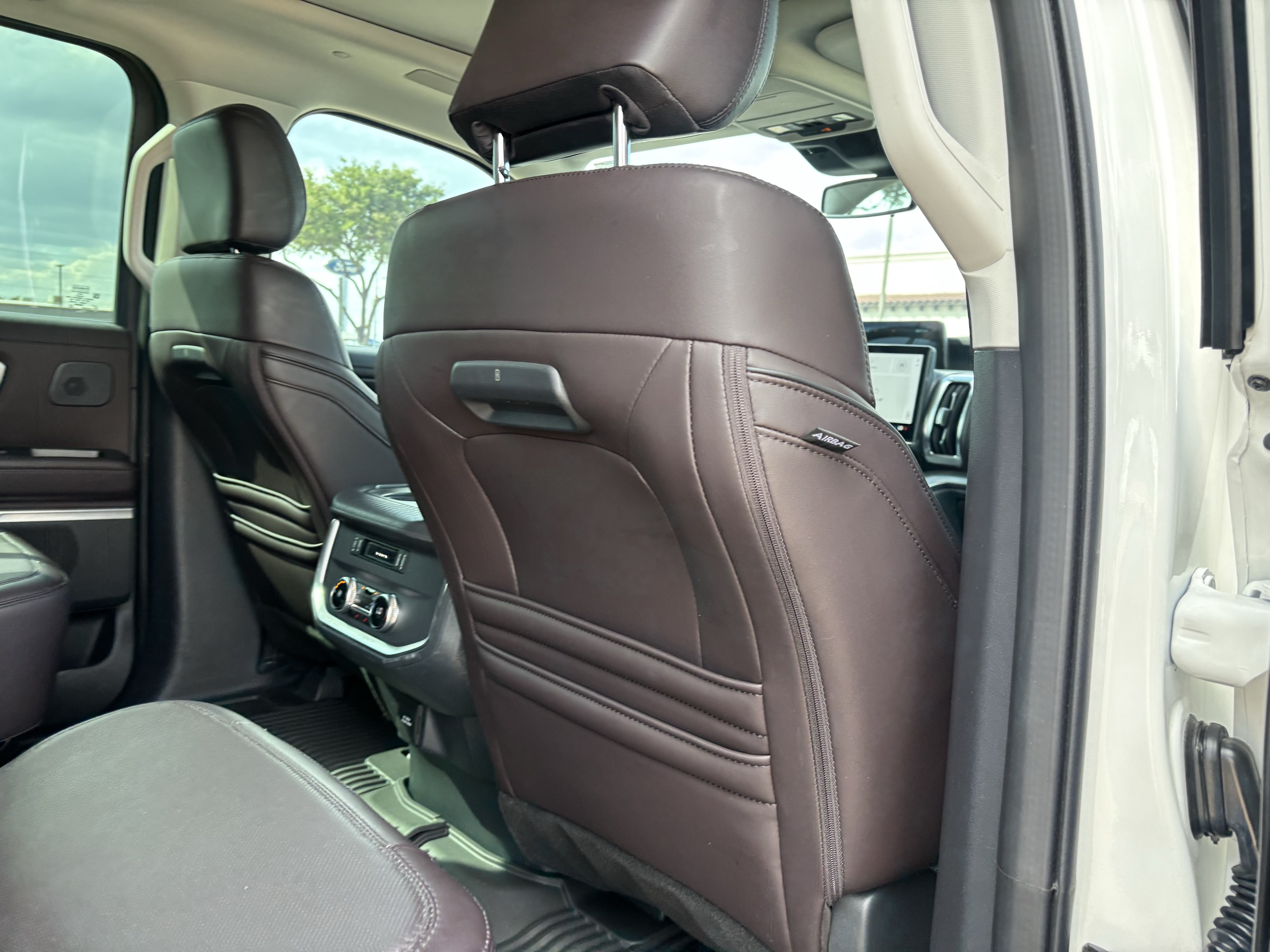 Certified 2025 Ford Expedition Max Platinum w/ Platinum Ultimate Package AWD/4WD image 24