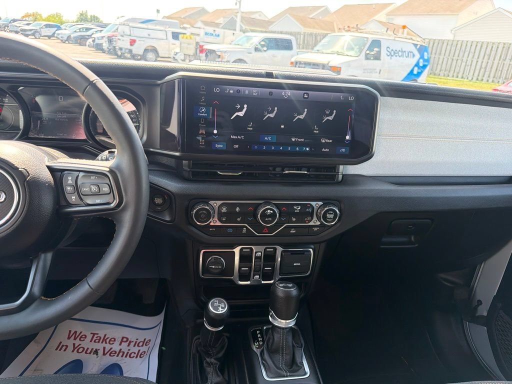 Used 2024 Jeep Wrangler Unlimited w/ Convenience Group AWD/4WD image 24