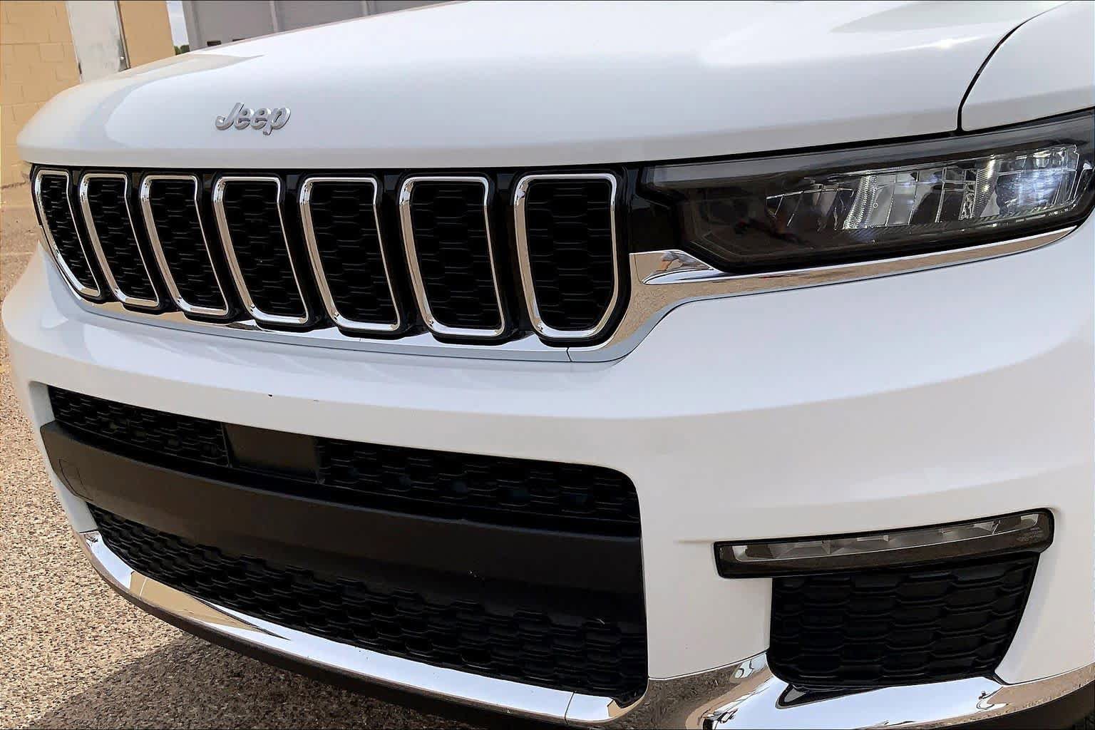 Used 2025 Jeep Grand Cherokee L Limited AWD/4WD image 30