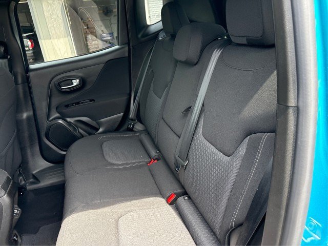 Used 2021 Jeep Renegade Latitude w/ Convenience Group AWD/4WD image 10