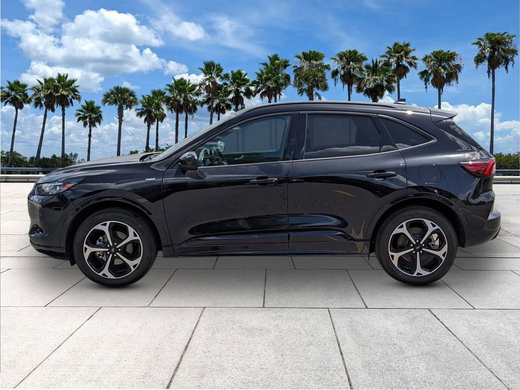 Certified 2025 Ford Escape ST-Line Elite AWD/4WD image 3