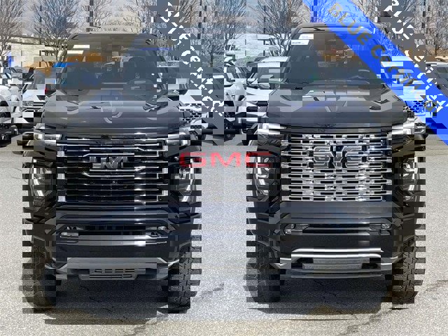 Used 2023 GMC Canyon Denali image 8