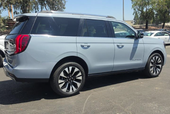 Certified 2025 Ford Expedition Platinum w/ Driver's Package AWD/4WD image 6