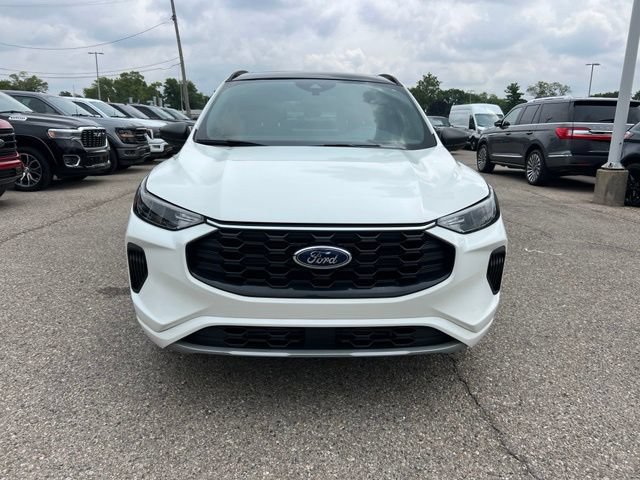 Certified 2023 Ford Escape ST-Line w/ Tech Pack #1 AWD/4WD image 2