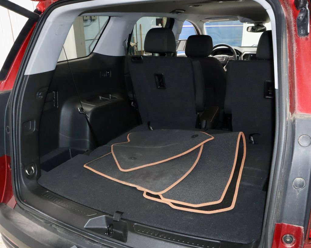 Used 2023 GMC Acadia AT4 image 15