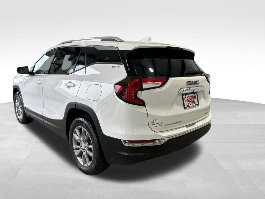 Used 2024 GMC Terrain SLT image 3