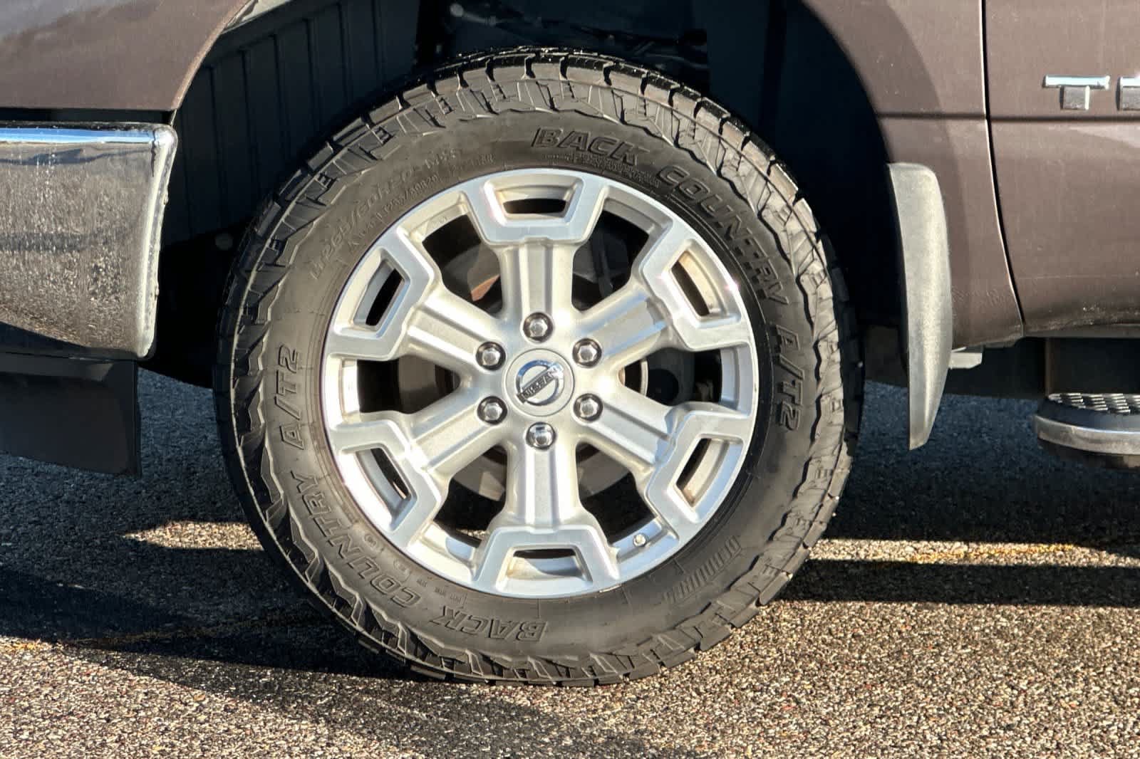 Used 2017 Nissan Titan SL AWD/4WD image 26