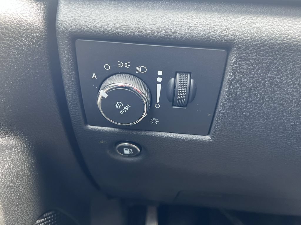 Used 2022 Jeep Grand Cherokee Laredo X AWD/4WD image 28