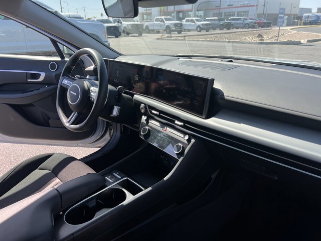 Used 2025 Hyundai Sonata SEL FWD image 13
