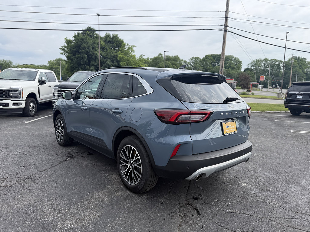 Certified 2025 Ford Escape SE FWD image 4
