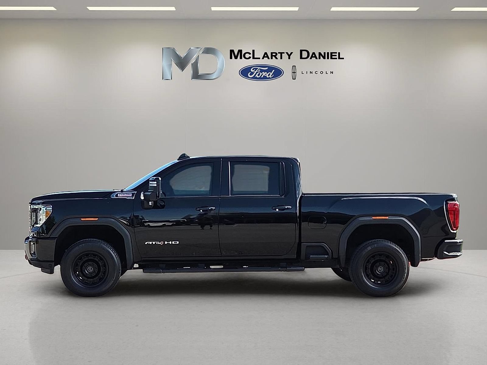 Used 2022 GMC Sierra 2500 AT4 w/ Gooseneck/5TH Wheel Package AWD/4WD video 3