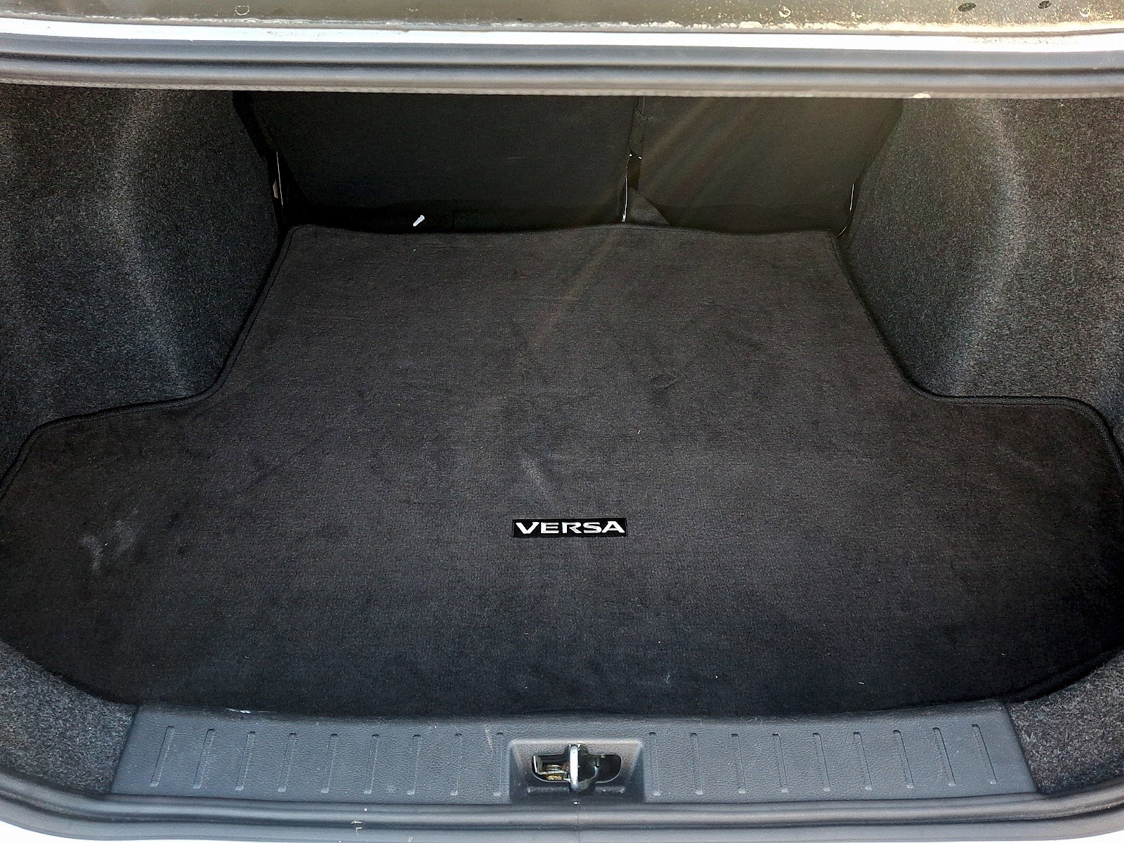 Used 2024 Nissan Versa SV image 28