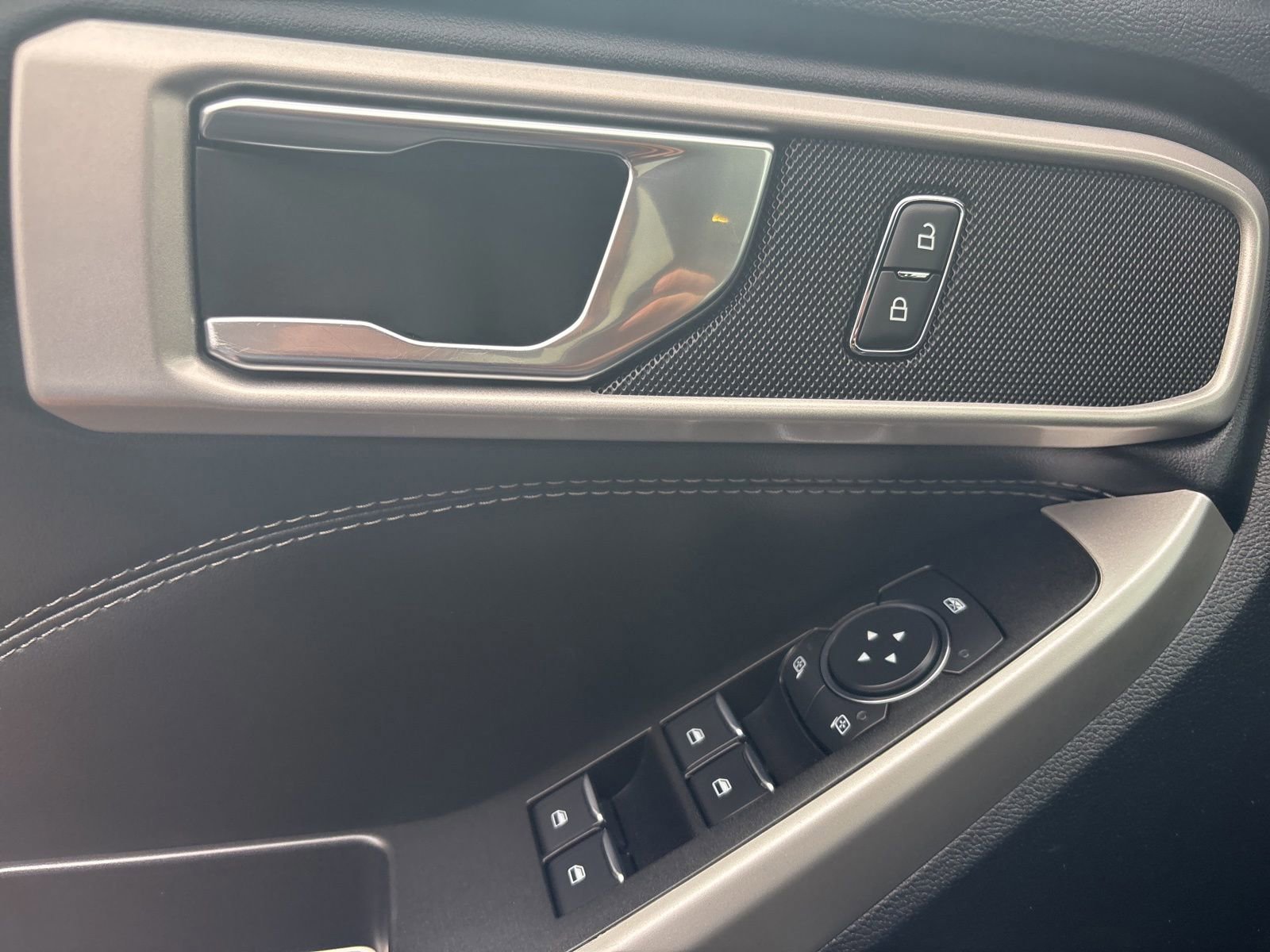 Certified 2022 Ford Explorer XLT w/ Equipment Group 202A image 28