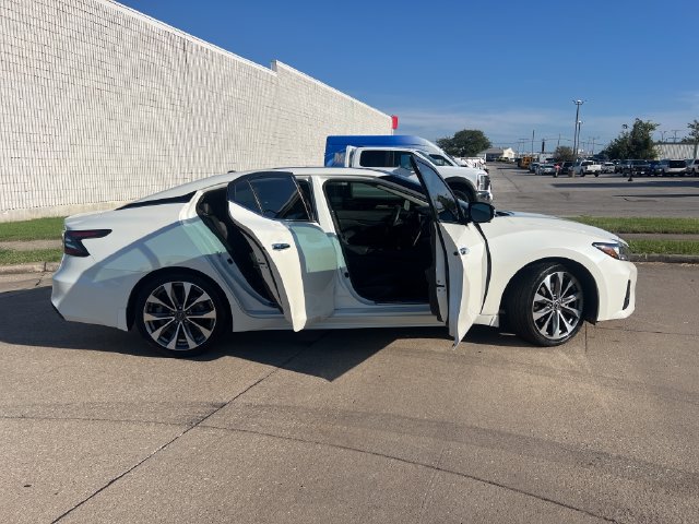 Used 2023 Nissan Maxima Platinum w/ Sport Mat Group FWD image 11