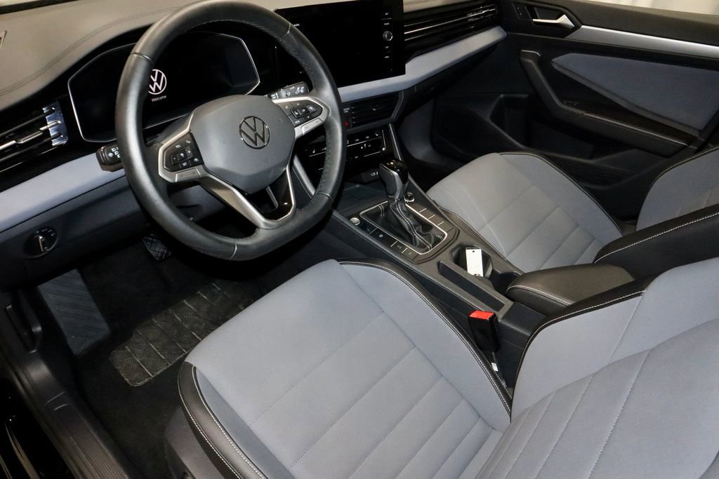 Used 2025 Volkswagen Jetta SE image 24