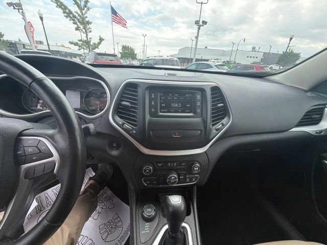 Used 2018 Jeep Cherokee Latitude w/ North All-Season Group AWD/4WD image 20