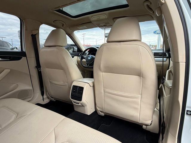 Used 2019 Volkswagen Passat 2.0T Wolfsburg w/ Wheels & Sunroof Package image 18