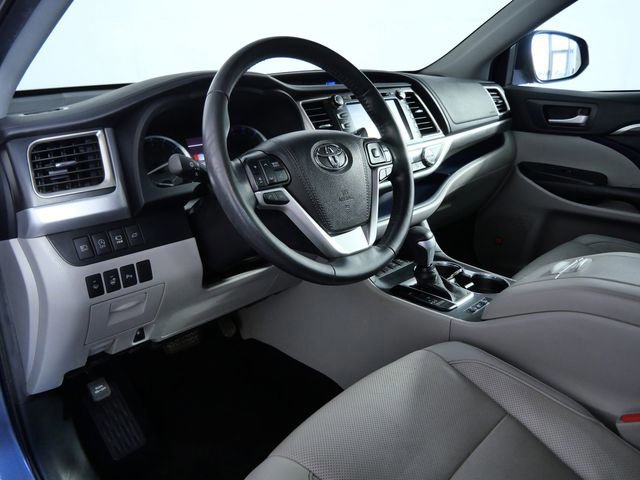Used 2019 Toyota Highlander Limited Platinum AWD/4WD image 16