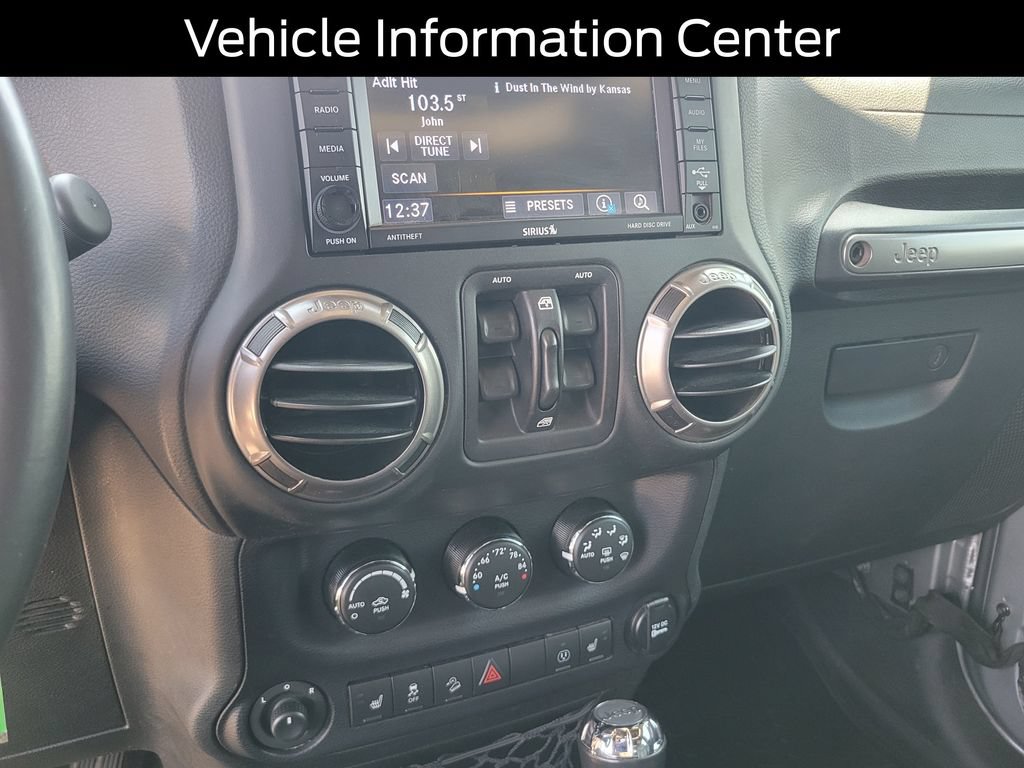 Used 2018 Jeep Wrangler Unlimited Sahara AWD/4WD image 27
