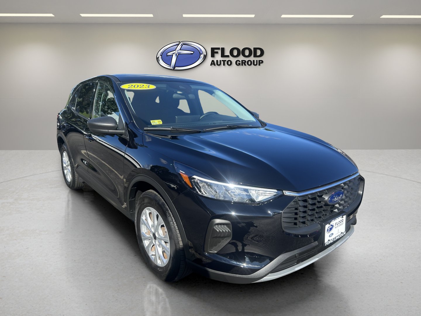 Certified 2023 Ford Escape Active w/ Tech Pack #1 AWD/4WD image 1