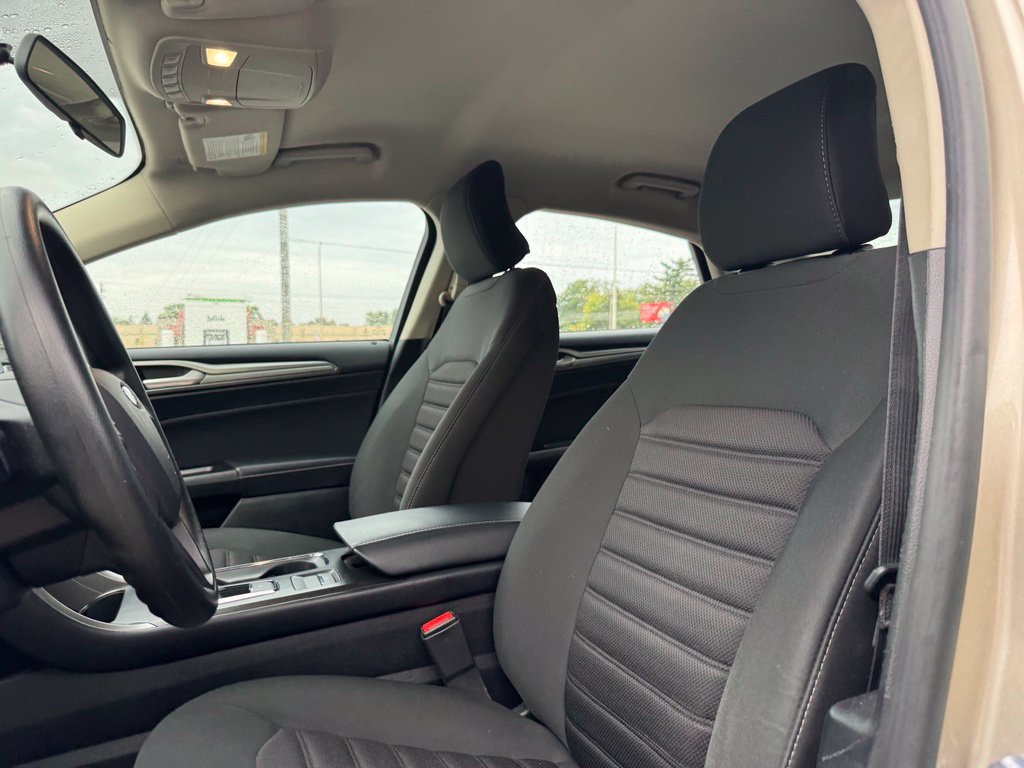 Certified 2017 Ford Fusion SE w/ Fusion SE Technology Package FWD image 7