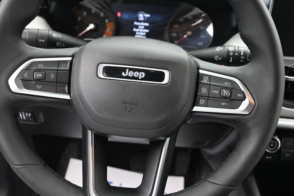 Used 2025 Jeep Compass Limited AWD/4WD image 15