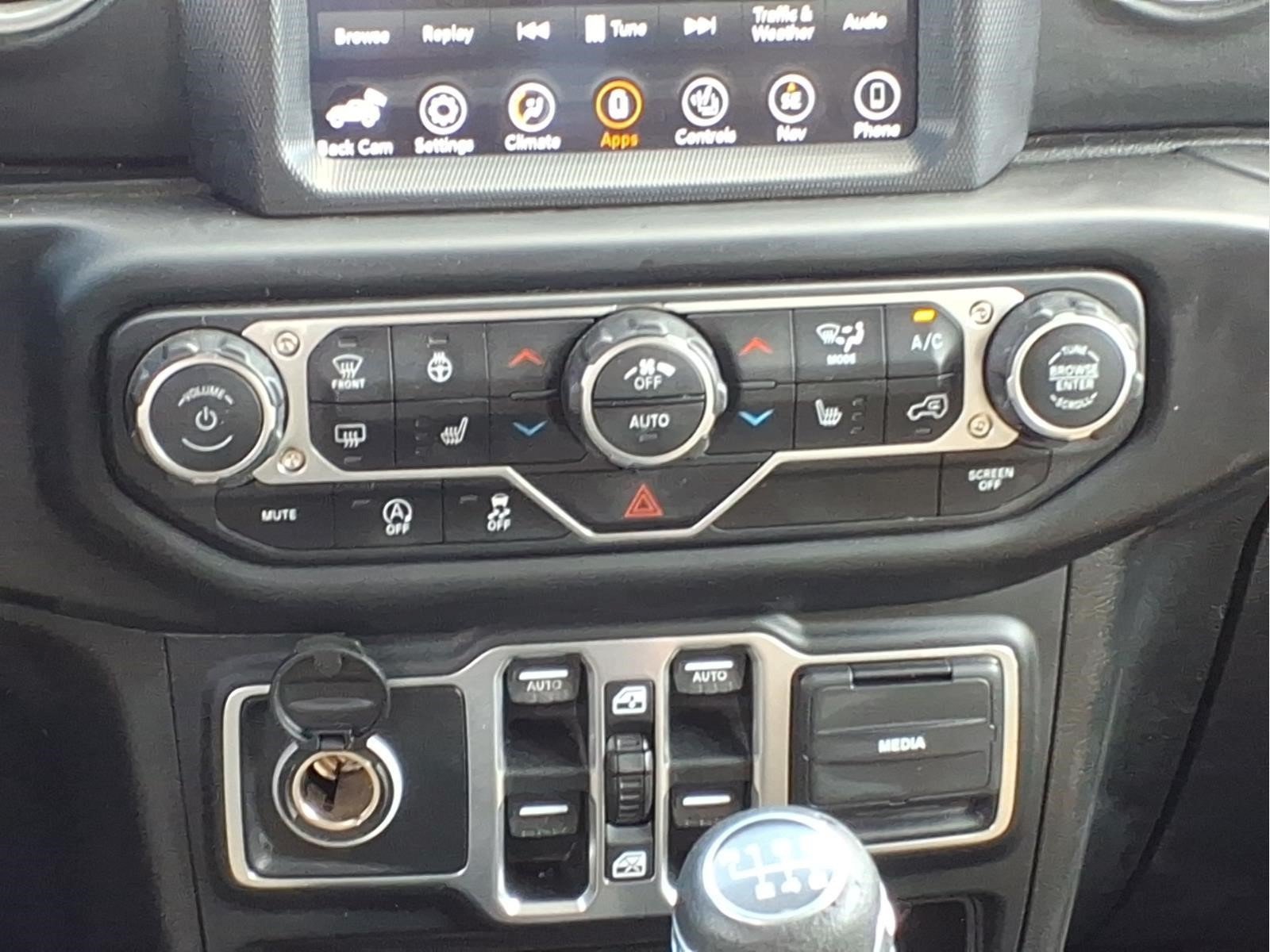 Used 2018 Jeep Wrangler Unlimited Sahara AWD/4WD image 17