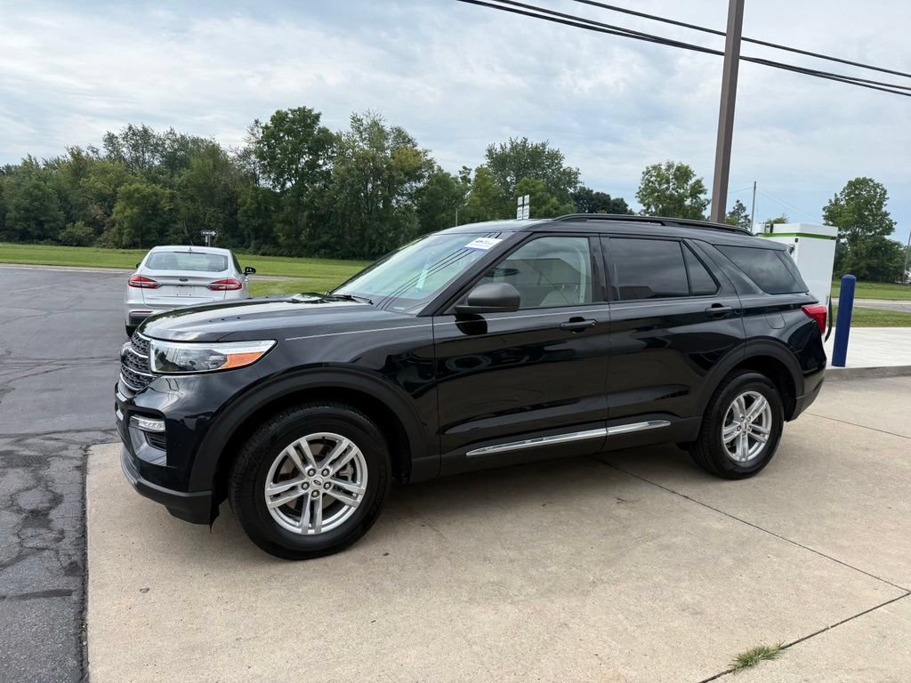 Certified 2023 Ford Explorer XLT w/ Equipment Group 202A AWD/4WD image 6