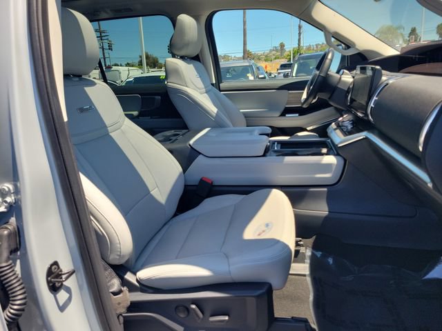 Certified 2025 Ford Expedition Platinum AWD/4WD image 21