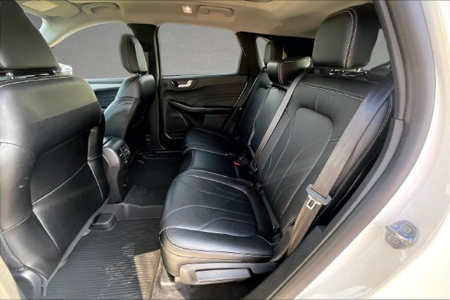 Certified 2025 Ford Escape SE w/ PHEV Premium Package FWD image 22