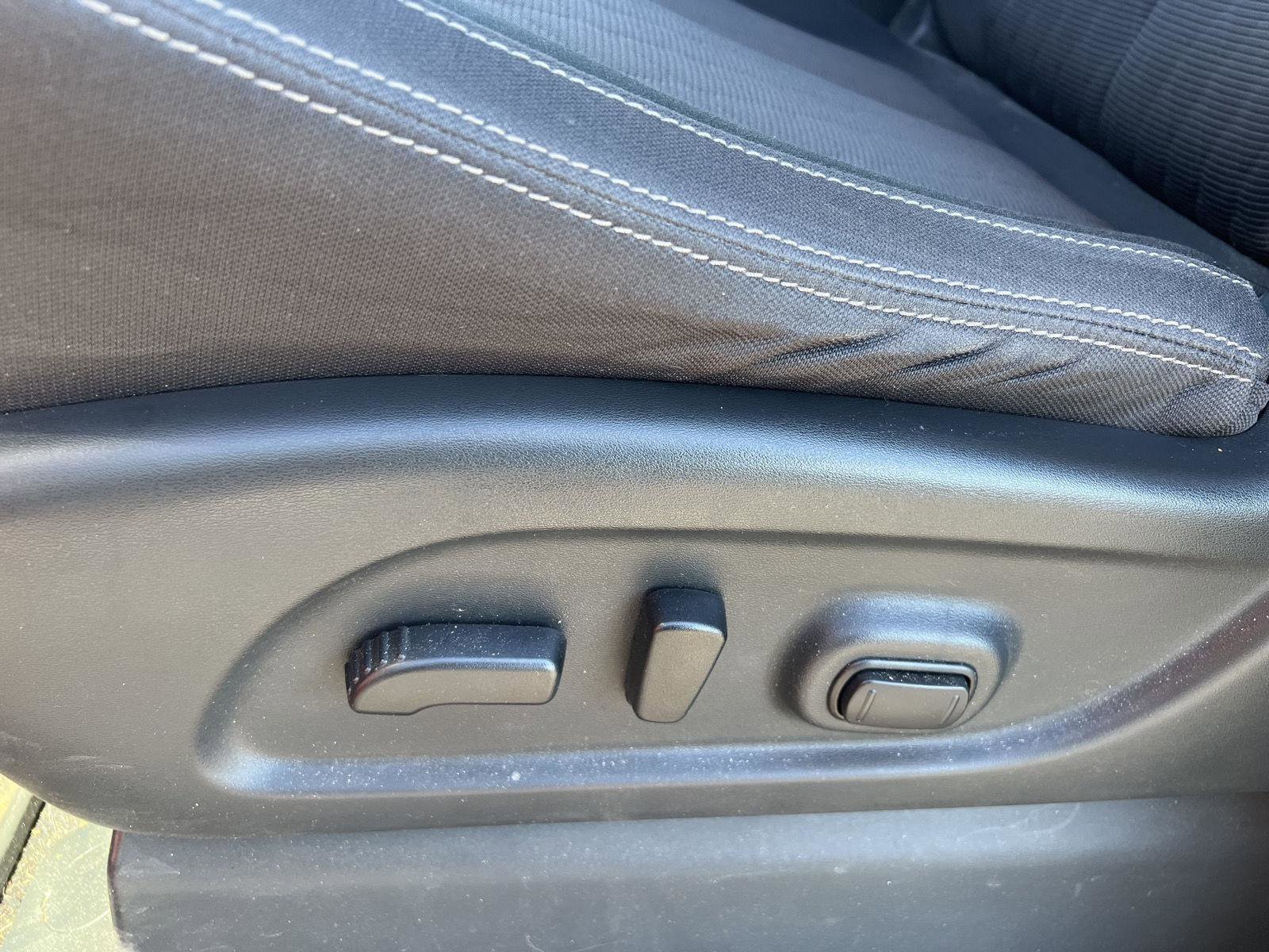 Used 2021 Nissan Titan SV w/ SV Convenience Package image 12