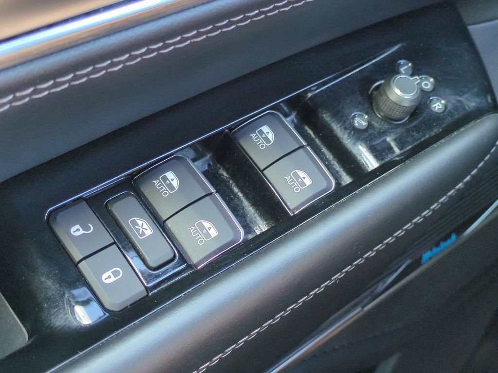 Used 2024 Jeep Grand Wagoneer L Series II w/ Quick Order Packagew 28T AWD/4WD image 27