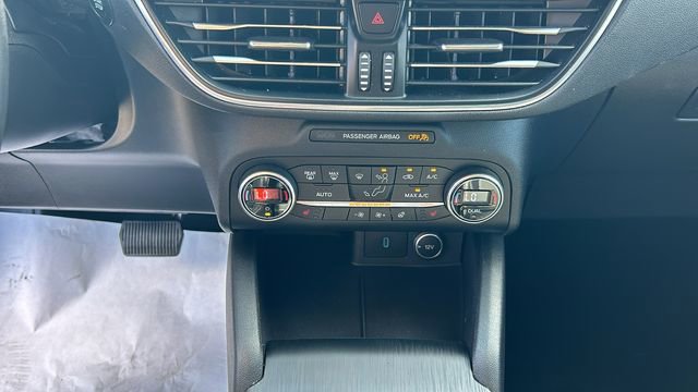 Certified 2020 Ford Escape Titanium AWD/4WD image 21