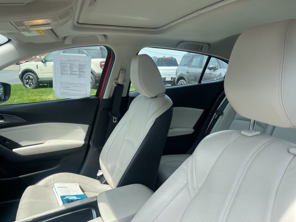 Used 2018 MAZDA MAZDA3 Grand Touring w/ Premium Equipment Package FWD image 5