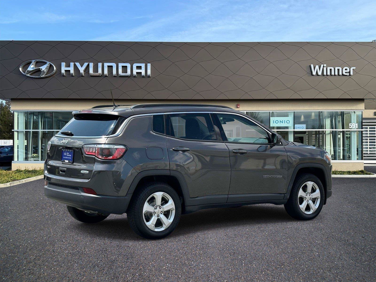 Used 2018 Jeep Compass Latitude AWD/4WD image 4