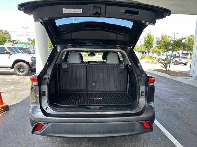 Used 2022 Toyota Highlander XLE FWD image 26