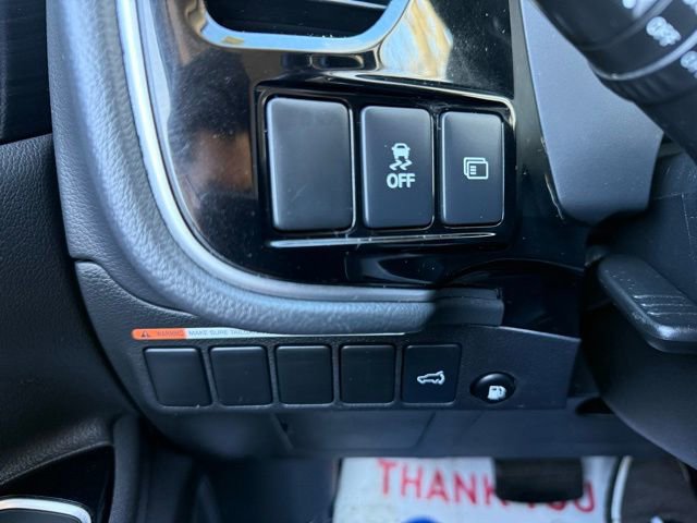 Used 2018 Mitsubishi Outlander 4WD Plug-In Hybrid image 32