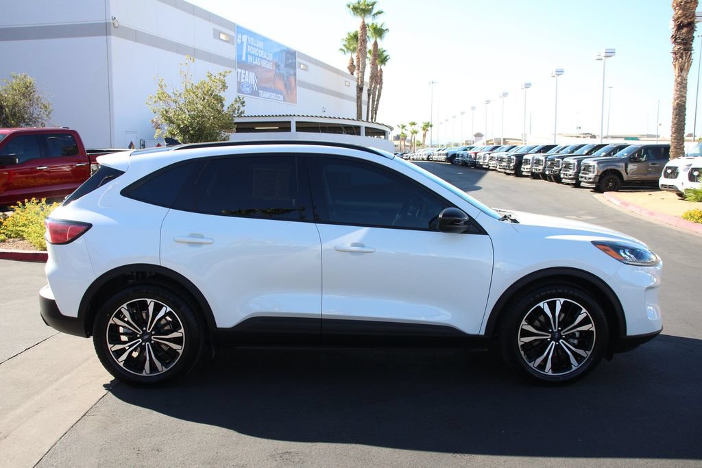 Certified 2022 Ford Escape SE w/ SE Sport Appearance Package FWD image 10