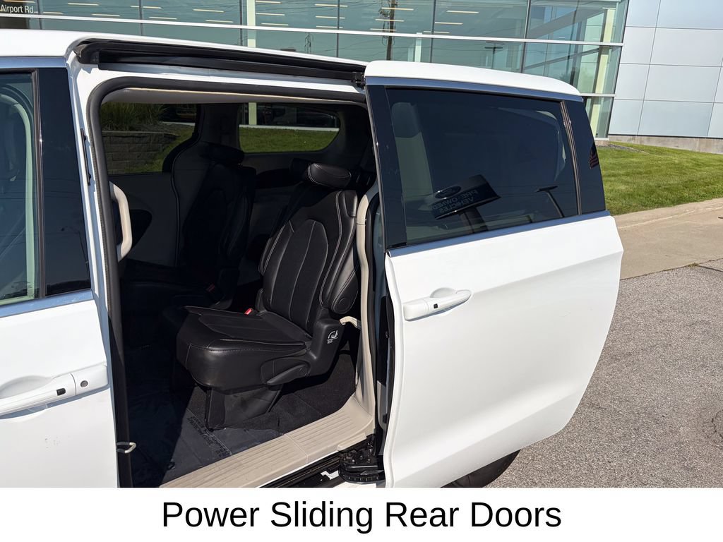 Used 2024 Chrysler Pacifica Touring-L FWD image 15