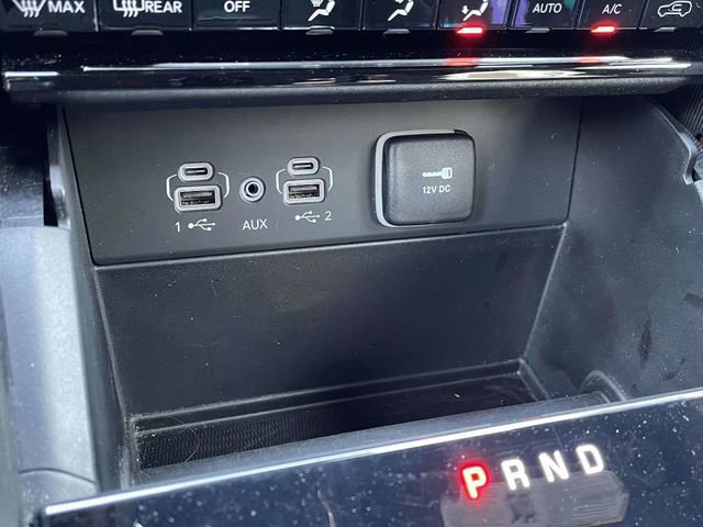 Used 2024 Jeep Grand Cherokee Laredo image 13