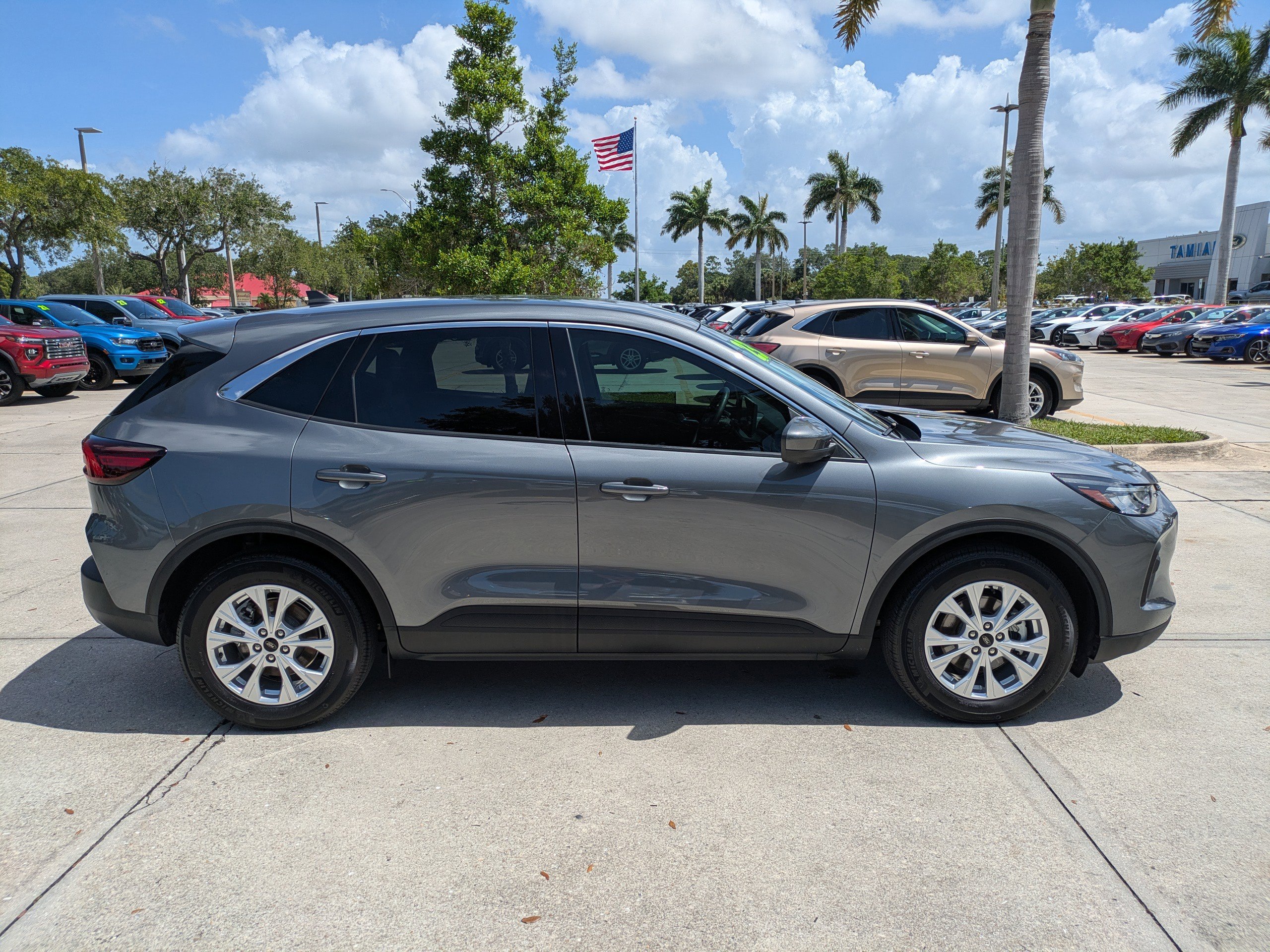 Certified 2023 Ford Escape Active w/ Tech Pack #2 FWD image 3
