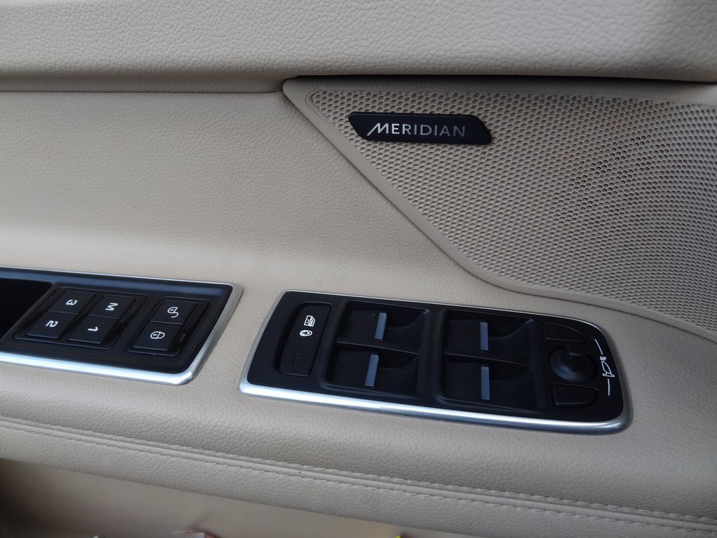 Used 2017 Jaguar XF Prestige image 15