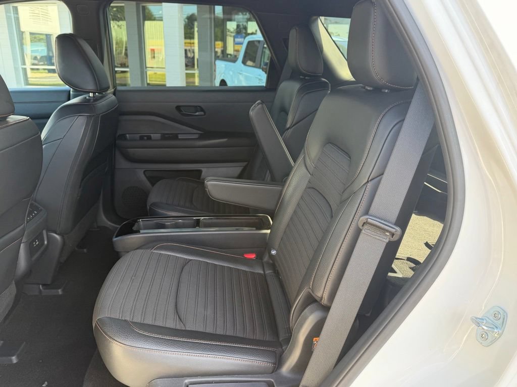Used 2024 Nissan Pathfinder Rock Creek AWD/4WD image 14