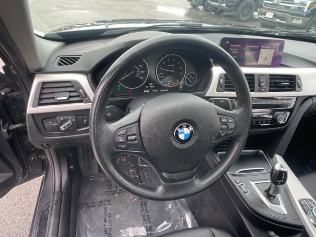 Used 2018 BMW 320i xDrive Sedan w/ Convenience Package image 16