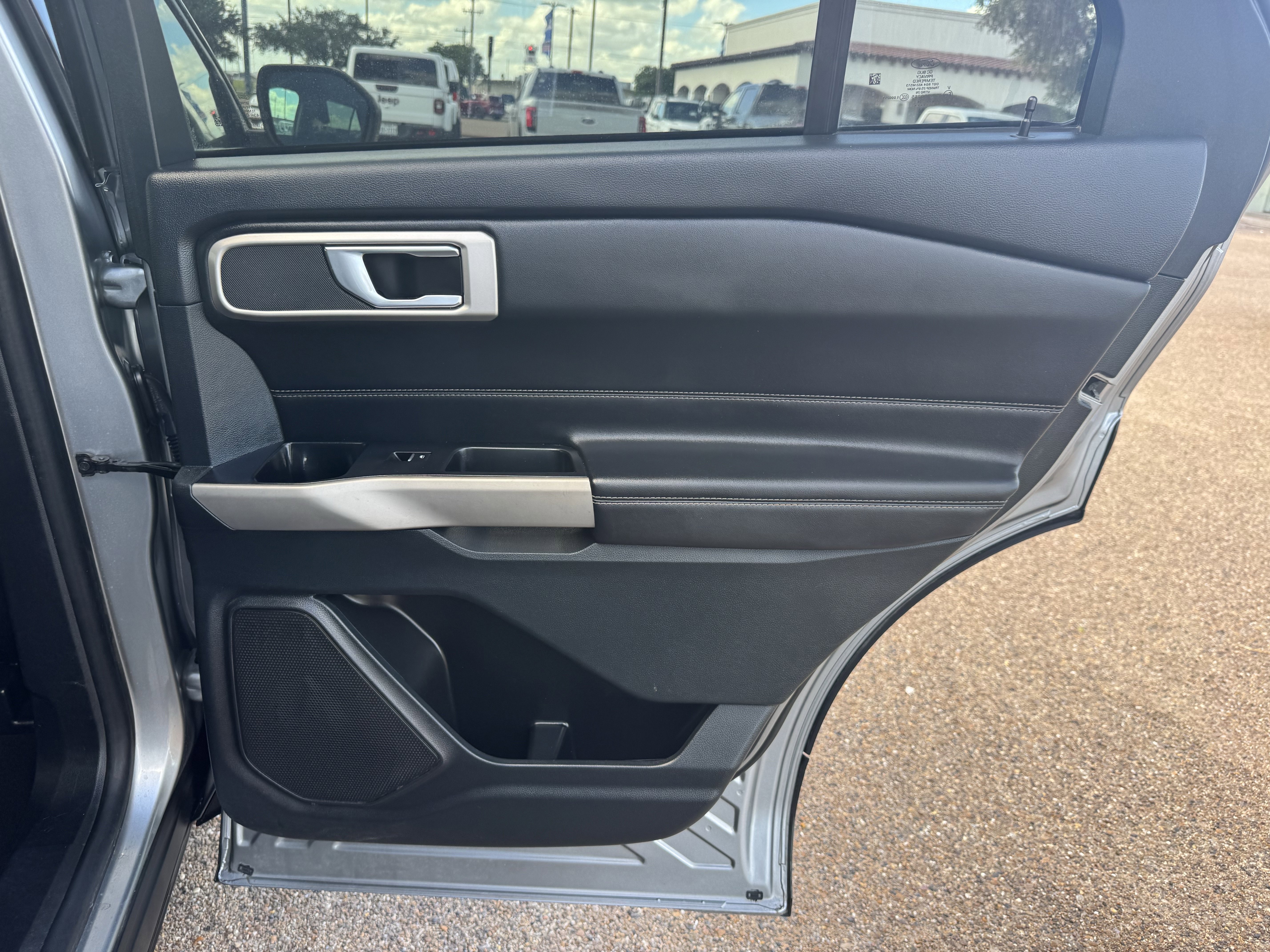 Certified 2024 Ford Explorer XLT RWD image 28