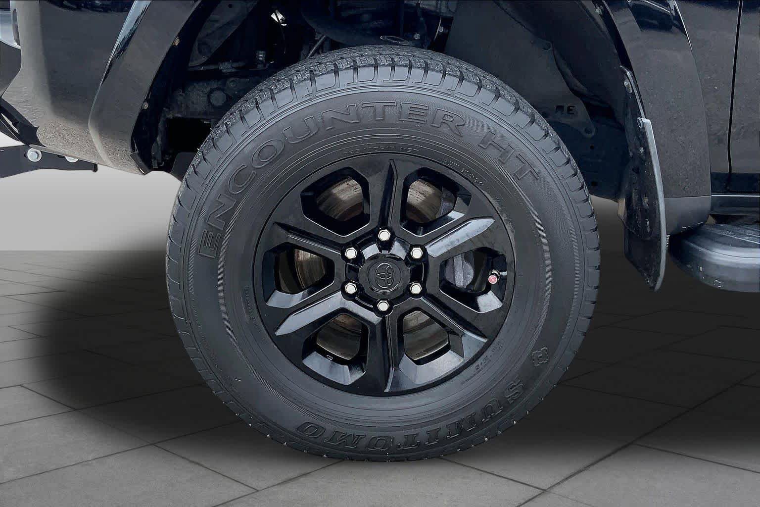 Used 2019 Toyota 4Runner SR5 AWD/4WD image 11