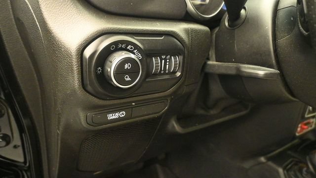 Used 2020 Jeep Gladiator Mojave AWD/4WD image 14