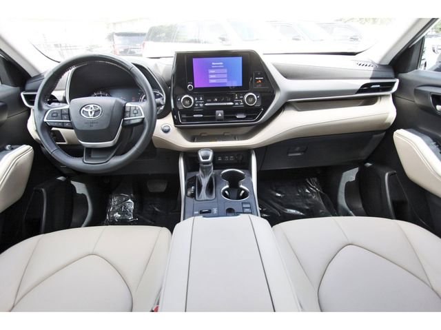 Used 2023 Toyota Highlander XLE FWD image 8